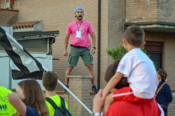 L'urlo del coach - Willj Guglielmi- "Chi siamo noi?" accompagna la sfilata durante la  cerimonia di apertura.